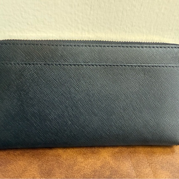 Kate Spade continental zip around wallet - Picture 2 of 3